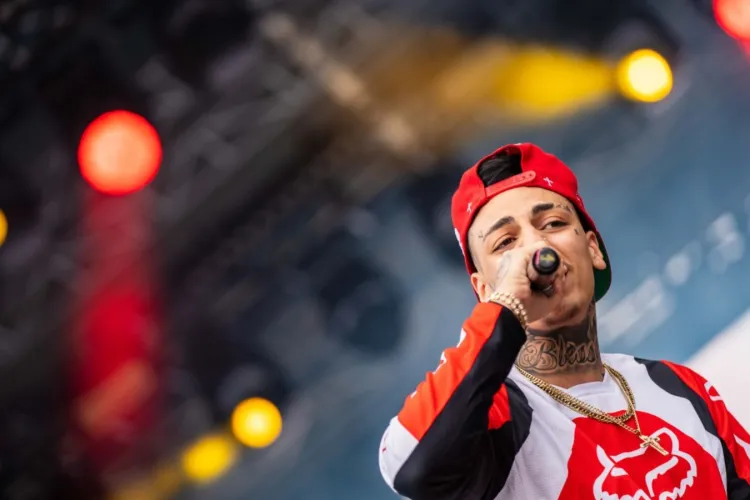 A urcat pe scenă și a șocat publicul! Un cunoscut artist a fost amendat după prestația de la UNTOLD VIDEO