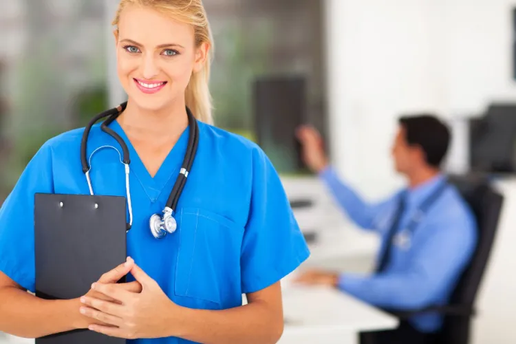 Premieră la UMF Cluj. O secție care va pregăti asistente medicale în limba engleză se lansează în această toamnă. Șansă rară pentru respinșii din vară!