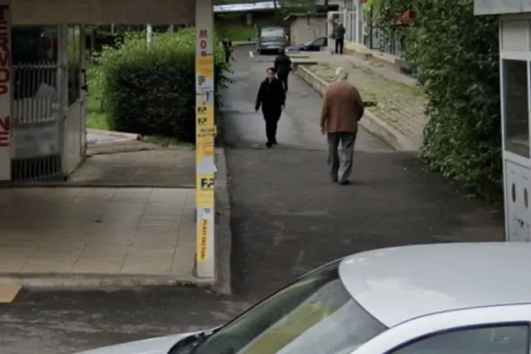 „Banca groazei” din Cluj-Napoca, loc de scandaluri și gesturi obscene! Clujenii cer să fie scoasă din gang înainte să se întâmple o nenorocire