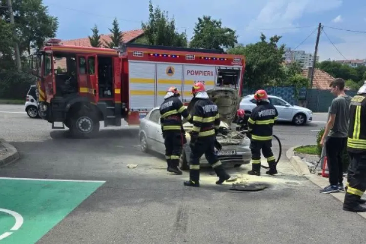 Trei autoturisme implicate într-un accident la Cluj-Napoca, pe strada strada Frunzișului. Traficul a fost îngreunat 