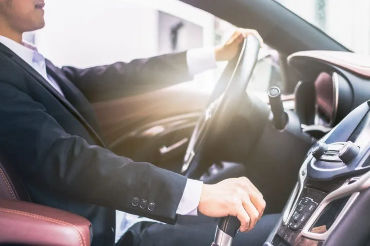 Guvernul vrea să dubleze impozitul auto. Lovitură sub centură pentru românii care conduc mașini vechi, taxele cresc de mai multe ori