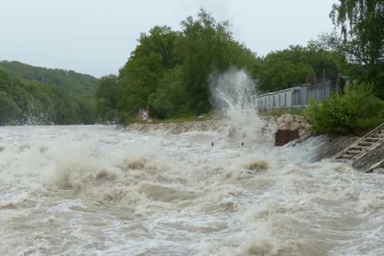 Cod Galben de inundații în Cluj! Autoritățile avertizează: viituri rapide și posibile evacuări