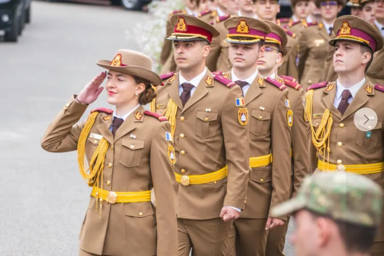 Sunt doar în anul IV la medicină militară, dar au primit deja primul lor grad de ofițeri. Moment unic de recunoaștere a dublei vocații: Medic și Militar