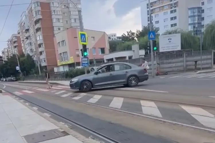 Nebunie în trafic în Cluj-Napoca! Un șofer a ignorat toate regulile și a făcut „o românească” pe tot drumul: Ce a urmat e greu de descris VIDEO