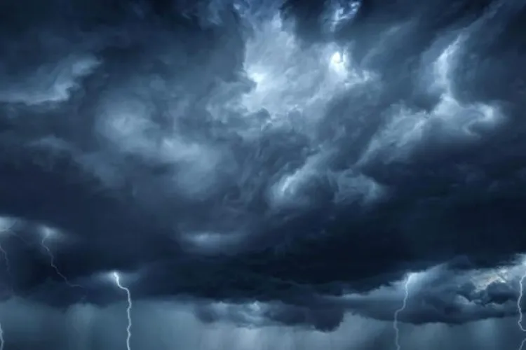 Furtuna lovește zona montană a Clujului: Cod portocaliu Ro-Alert în mai multe localități. Se anunță grindină, descărcări electrice și ploi torențiale!