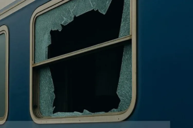 Incident grav:  Două fetițe rănite în trenul ce venea la Cluj de la mare! Un geam a căzut în vagonul în care se aflau fetele de 9 și 12 ani