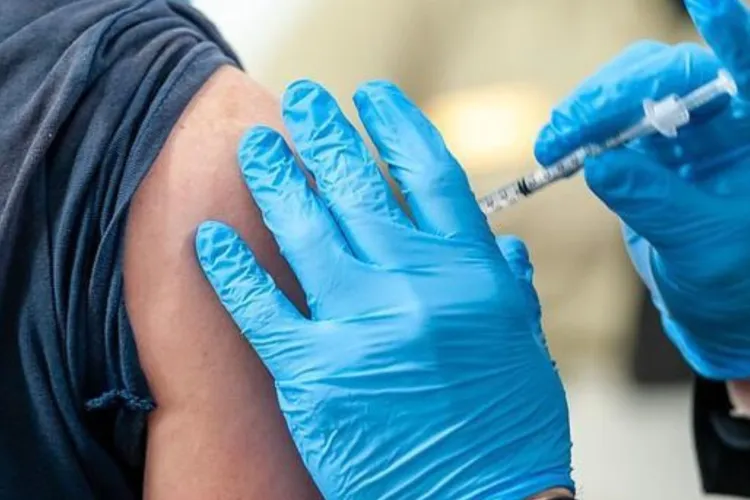 Revoluție în sănătate: Tinerii vor beneficia de un program de vaccinare gratuită împotriva unei boli cu transmitere. Este primul de acest gen din lume