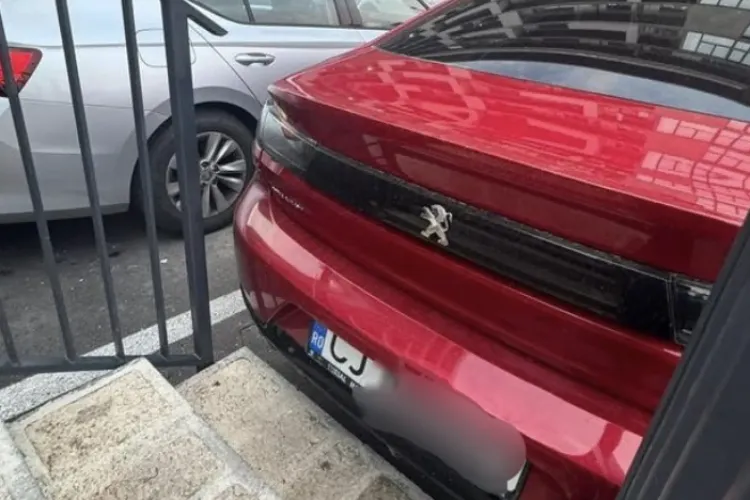 Nesimțirea fără limite a unui clujean a șocat toți locatarii unui bloc: Cum și-a lăsat acesta mașina pentru a ajunge mai repede acasă