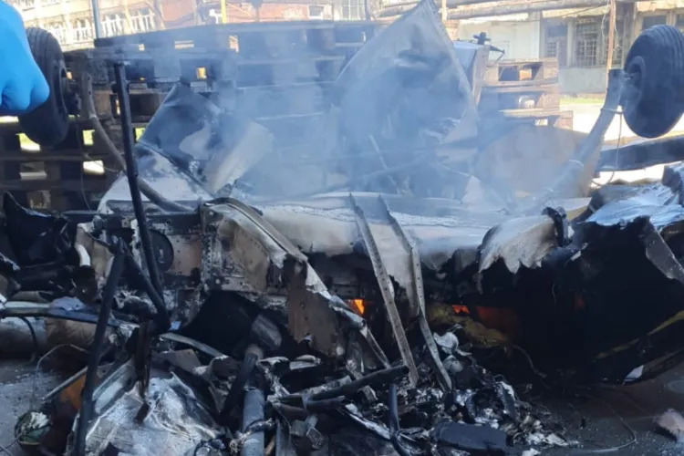 Tragedie aviatică: Un avion s-a prăbușit în curtea fabricii Astra Vagoane. Doi bărbați de 45 și 47 de ani au murit. Avionul s-a făcut praf