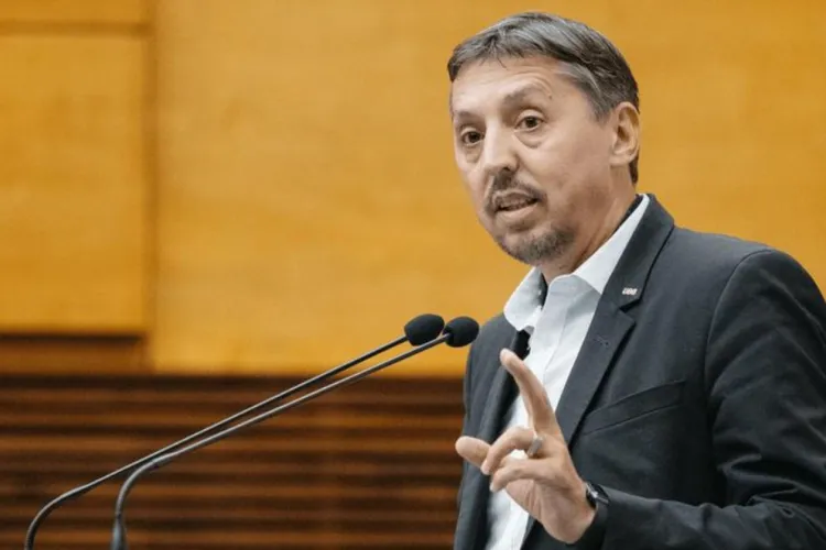 Ministrul Daniel David, acuzat că are un rol decorativ. Profesorii anunță proteste: „Cel care se opune categoric este prim-ministrul, Guvernul României”