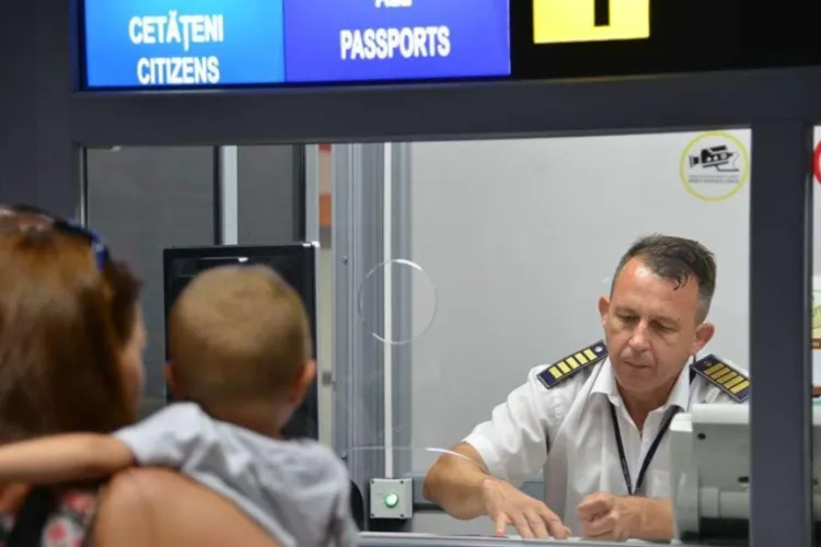 Regulile de trecere a frontierei pentru minori se schimbă: Părinții și rudele care merg cu cei mici în concediu trebuie să țină cont de noile cerințe