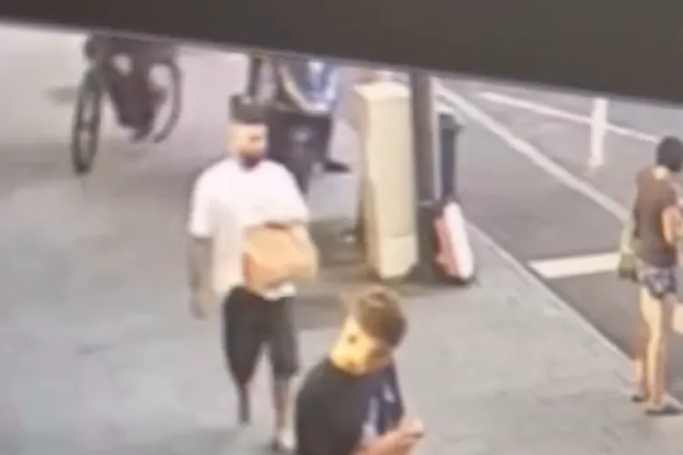 Ireal! Cum a rămas un clujean fără mâncarea comandată: „Milogul asta mi-a furat mâncare în valoare de 200 de lei, îl cunoașteti?” Video Camere Supraveghere