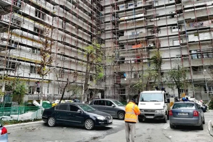 Revoltă în Mănăștur! Locuitorii se plâng că sunt treziți, în fiecare zi, la șapte dimineața: „Vine camionul, iar zgomotul produs este incredibil”