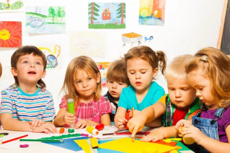 Schimbări MAJORE în sistemul de educație din Cluj: 12 școli și grădinițe din județ se vor comasa. Vezi lista completă a instituțiilor afectate