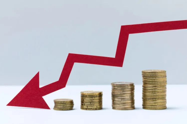 România în alertă economică: Euro explodează, inflația urcă, iar analiștii CFA avertizează că recesiunea bate la ușă pentru România