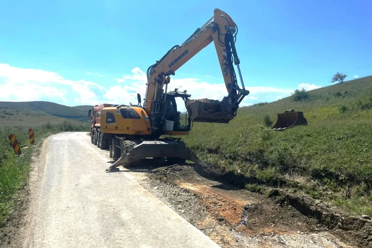 Șoferi și turiști, atenție! Un drum din Cluj folosit des pentru turismul din estul județului intră în reparații pentru gropi și sporirea siguranței FOTO