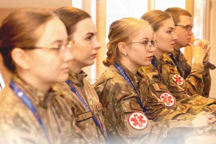 N-ai intrat în vară? Ai încă o șansă: Locuri fără taxă la Asistență Medicală Militară la una din Universitățile de Medicină de TOP din Ardeal