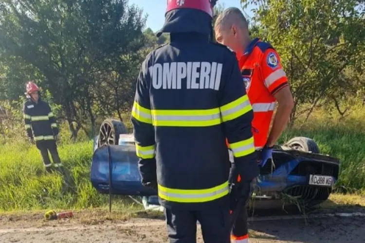 Cum s-a produs accidentul de pe Calea Turzii. Mașina a ieșit de pe șosea și s-a răsturnat, după ce șoferul a pierdut controlul