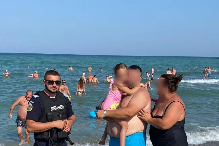 O fetiță de 5 ani a unei familii din Cluj s-a rătăcit la mare. A fost găsită de jandarmi în Saturn, speriată că nu știa unde îi sunt părinții FOTO