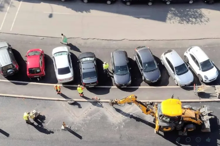 Clujenii, nemulțumiți de ritmul lent în care sunt dărâmate garajele și amenajate noi parcări: „Două luni de zgomote de șantier”