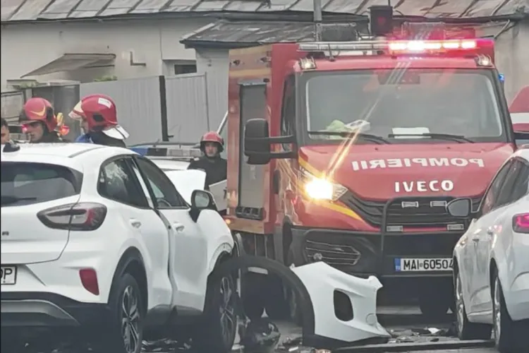 FOTO Trei victime la Cluj după un accident grav de pe Calea Turzii: Doi tineri de 20 de ani au fost descarcerați, o femeie a fost transportată la spital