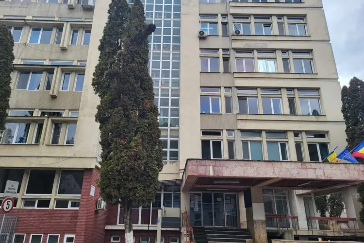 Clujeancă revoltată reclamă medicul de gardă: „Mama mea, cu infecție majoră în organism, a fost tratată cu indiferență. Viața pacientei e pusă în pericol”