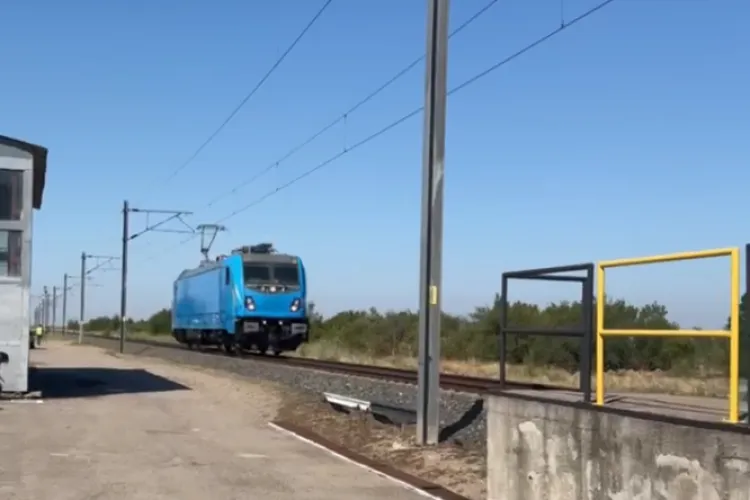 VIDEO. Cum circulă prima locomotivă din România, cu 200 km/h! A fost testată și imaginile sunt spectaculoase. Una din 16 va circula și la Cluj