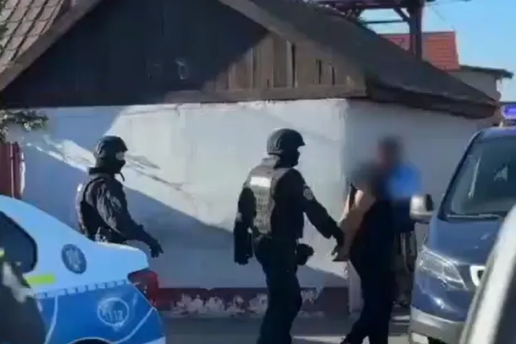 VIDEO. Scandal între maneliști și polițiști la Cluj: Au făcut un circ monstru cu amenințări și înjurături cu...polițiștii. Au intervenit jandarmii 