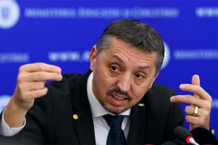 Ministrul Educației, Daniel David, recomandă studenților care rămân fără burse să-și găsească un job part-time: „Nu vreau să vă supăr”