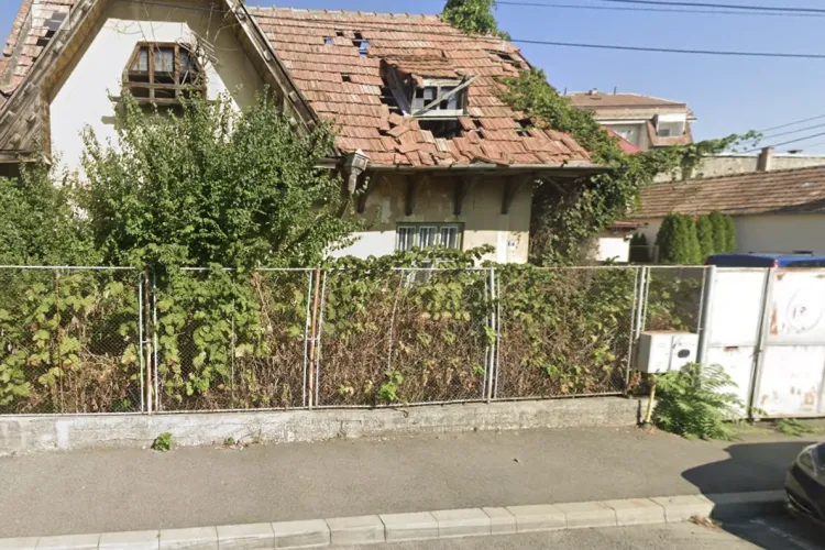 Casa „groazei din Mănăștur: O casă părăsită  a fost acaparată de mai multe persoane fără adăpost. Vecinii cer intervenția rapidă a autorităților
