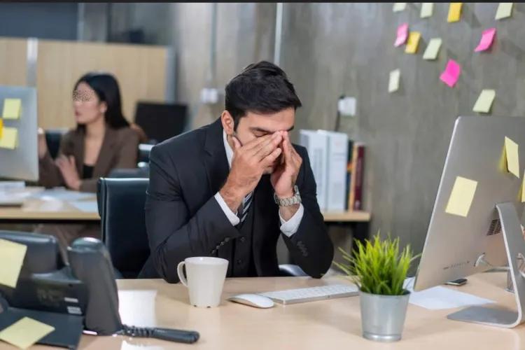 Românii, printre europenii care stau cel mai puțin peste program. Salariile mici îi determină pe oameni să „rupă ușa” când s-a terminat tura