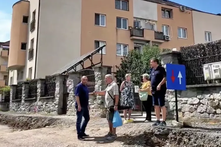 VIDEO. Lucrări de amploare în Cluj-Napoca! Strada Hameiului din Mănăștur intră în șantier: Asfalt, cabluri îngropate și iluminat modernizat