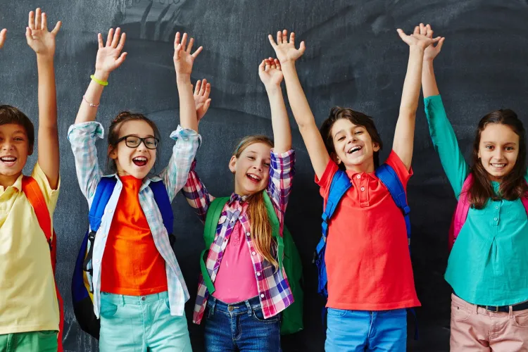 Atenție, părinți! ANPC dezvăluie riscurile ascunse ale hainelor și rechizitelor pentru școală: Ce trebuie să verificați imediat