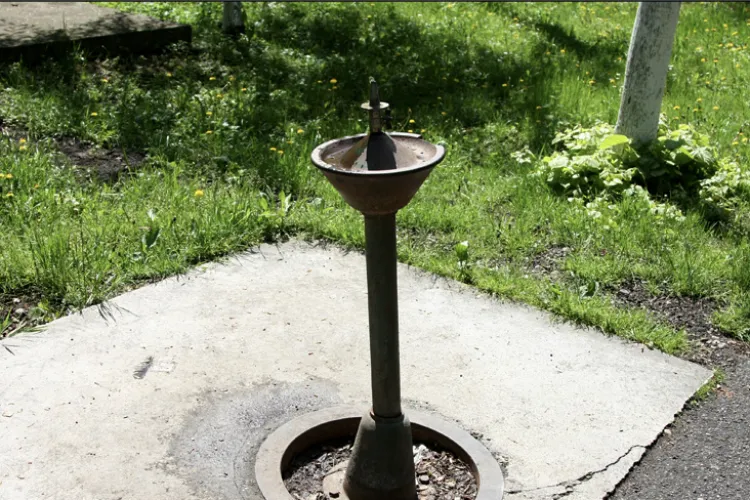 Substanță necunoscută în apa bazei sportive Gheorgheni, din Cluj-Napoca! Părinții trag un semnal de alarmă: „Opriți apa înainte să fie prea târziu!”