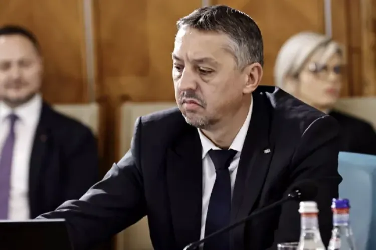 Studenți fără burse, dar cu joburi! Ministrul Educației recunoaște că el n-a muncit în facultate, fiind întreținut de familie