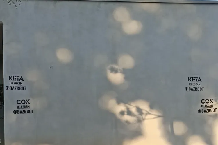 FOTO Un parc frecventat din Cluj-Napoca a fost umplut peste noapte de graffiti ce promovează drogurile! Tinerii și copiii, expuși unui pericol real