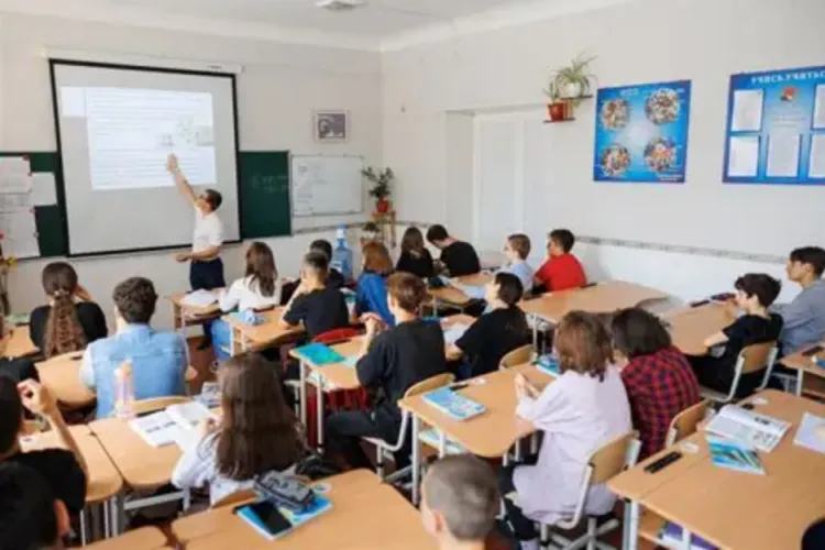Schimbare majoră pentru școli, anunțată de Ministerul Educației, cu doar câteva zile înainte de începerea școlii. Cum se reorganizează clasele