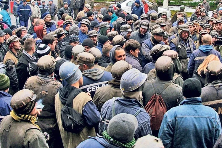 Explozie de nemulțumire! Minerii au rămas blocați în subteran: „Este o stare de tensiune generată”