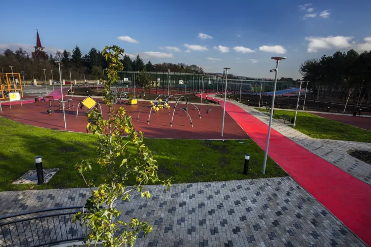 Revoltă în cartier: Accesul spre Parcul Gheorgheni un chin pentru locuitorii de pe strada Soporului: „Copiii riscă să cadă în pârâu, vrem intrare sigură!”