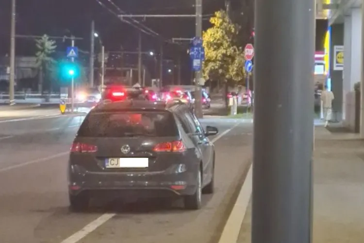 „Febra” parcărilor nesimțite în Cluj-Napoca: Ideea „ingenioasă” de parcare pe care a avut-o un șofer ca să ajungă mai repede la hypermarket FOTO