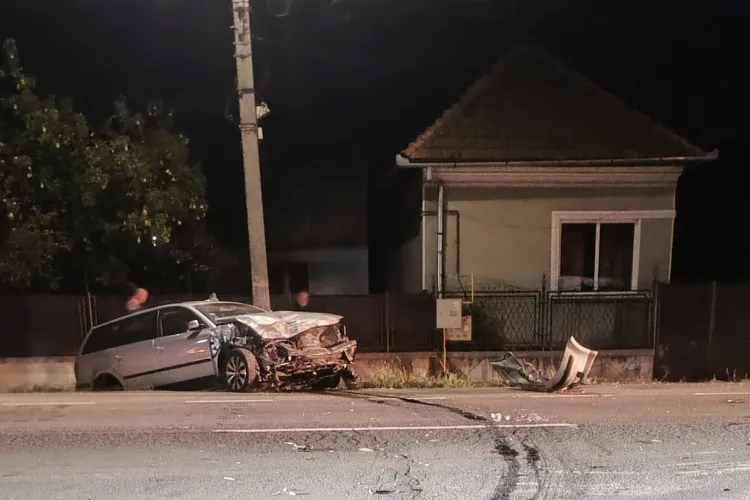 VIDEO. Povestea șocantă din spatele accidentului de dimineață din Cluj: Un tânăr fără permis ar fi furat un autoturism și a intrat într-o mașină parcată