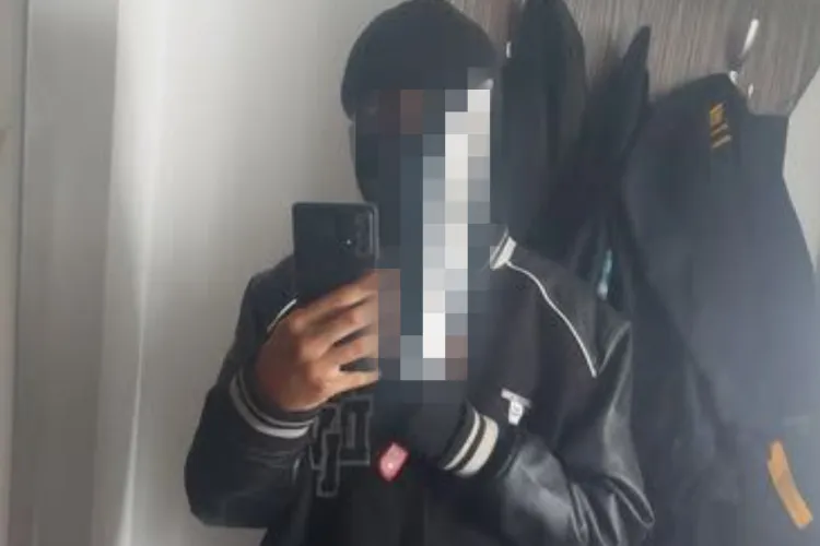 VIDEO. Tânărul ce a atacat un livrator doar pentru că era străin, de a revoltat o țară întreagă, este un extremist convins: „Pozează cu simboluri fasciste”