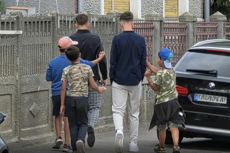 Cerșetorii au terorizat o nuntă din Cluj. Și-au trimis copiii să îi intimideze pe invitați, polițiștii au intervenit pentru a restabili ordinea