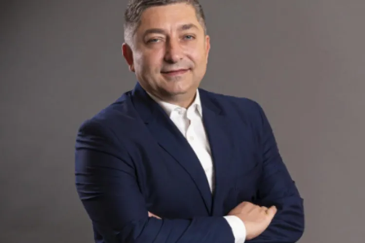 Alin Tișe, politician savuros! Își cere singur demisia, dar tot el refuză să și-o acorde: „Ies în stradă împotriva MEA!/ Mă huidui și îmi cer explicații” 