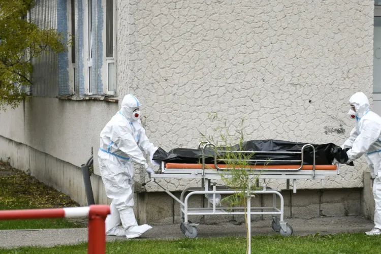 Tragedie fără margini! O fetiță de 13 ani a fost găsită fără suflare în propria casă. Mama ei a fost cea care a găsit-o și a alertat poliția