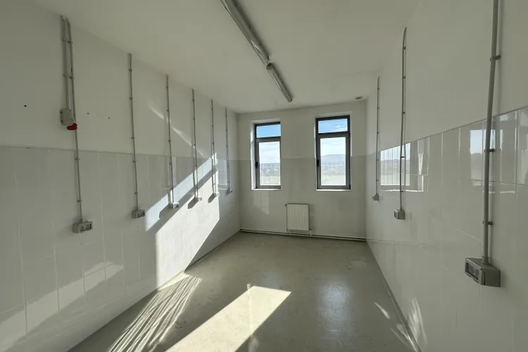 FOTO Cluj-Napoca are un laborator modern de testare alimentară în Piața Agro Transilvania: afaceriștii și HoReCa vor putea testa rapid produsele!