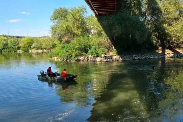 Tragedie de nedescris: Doi adolescenți, fată și băiat, au căzut în râu. Băiatul a murit. Avea doar 18 ani! Fata a reușit să se salveze