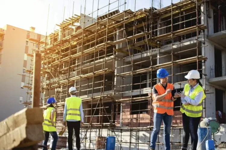 Recesiune iminentă? Construcțiile, în prag de colaps! Patronatele avertizează că proiectele PNRR și fondurile europene riscă să fie blocate