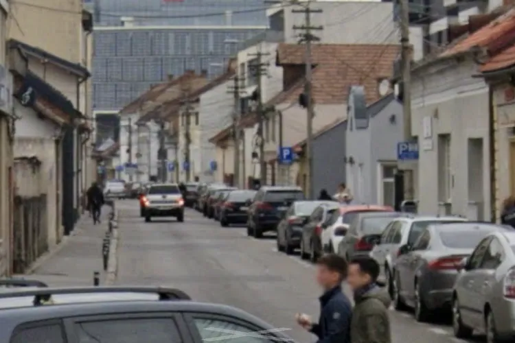 Banda de viraj stânga de pe Calea Dorobanților, ocupată de mașini! Un clujean cere măsuri urgente pentru siguranța traficului