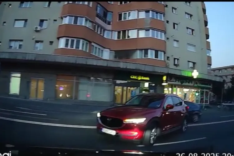 Un șofer din Cluj a bulversat traficul în fața unui hypermarket: A intrat pe contrasens și s-a blocat fix în fața unei alte mașini VIDEO